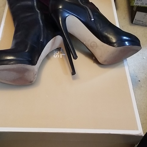 Boots - Picture 3 of 4